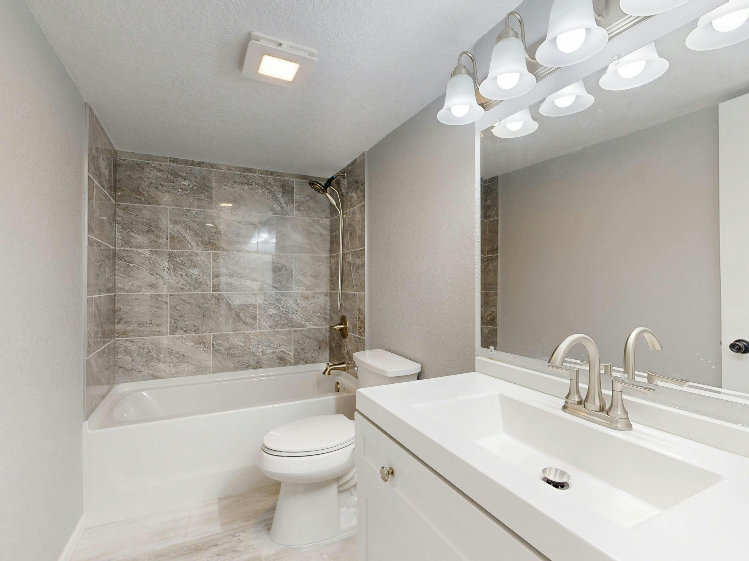 Small Bathroom, Smart Layout: Contractor Tricks That Add Real Function