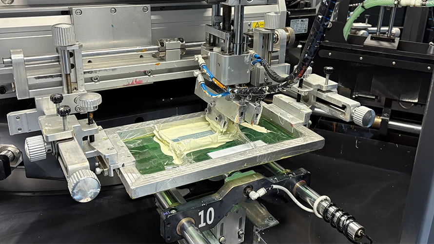 How Bottle Screen Printing Enhances Cosmetic Packaging